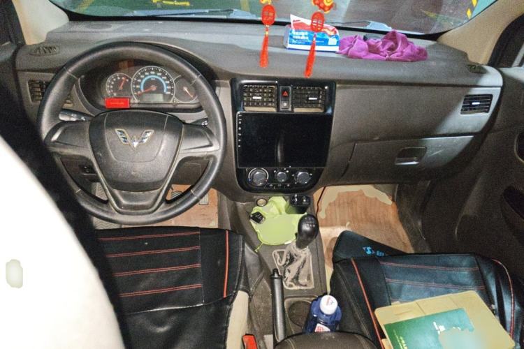Used Wuling Rongguang V 2018 1.5L Standard Version Center Console