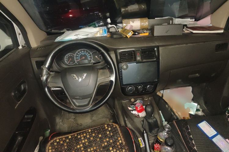 Used Wuling Rongguang V 2018 1.5L Standard Version Center Console