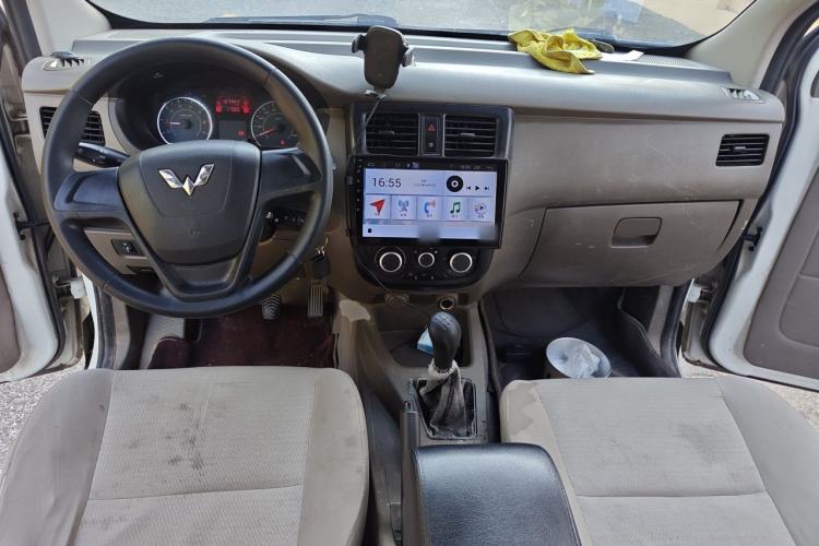 Used Wuling Rongguang V 2018 1.5L Practical Version Center Console