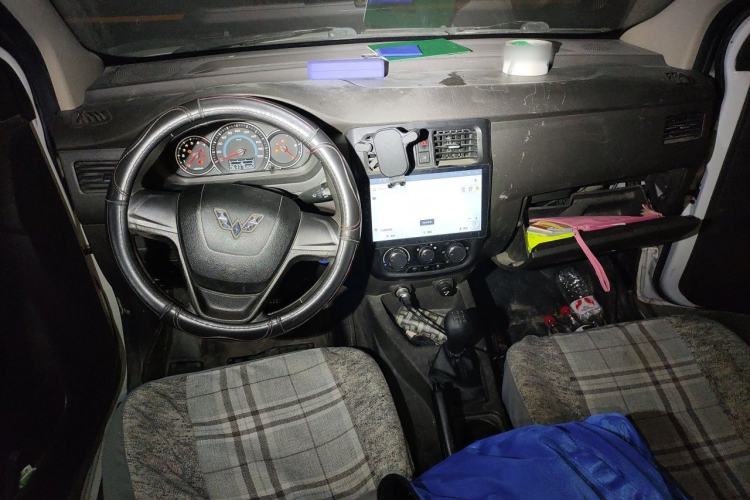 Used Wuling Rongguang V 2018 1.5L Standard Version Center Console
