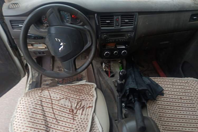 Used Wuling Rongguang V 2018 1.5L Standard Version Center Console