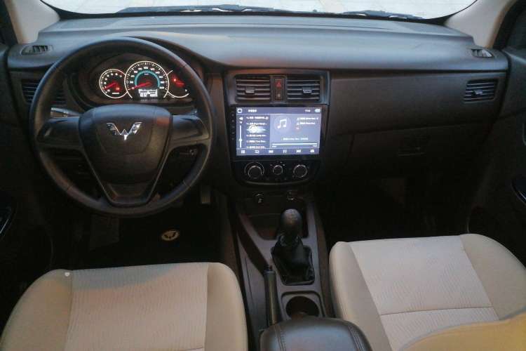 Used Wuling Rongguang V 2018 1.2L Standard Model Center Console