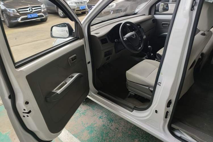 Used Wuling Rongguang V 2018 1.5L Practical Version Driver Seat