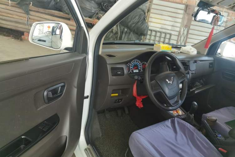 Used Wuling Rongguang V 2018 1.5L Standard Version Driver Seat
