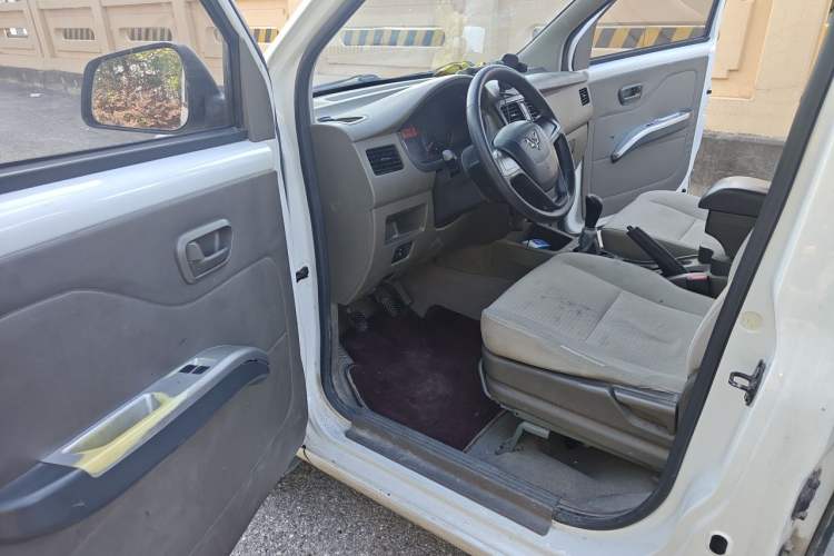 Used Wuling Rongguang V 2018 1.5L Practical Version Driver Seat