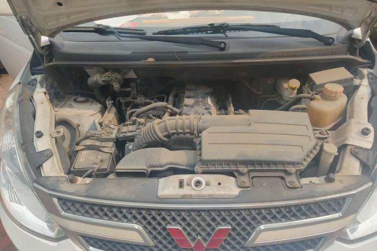 Used Wuling Rongguang V 2018 1.5L Standard Version Engine Bay