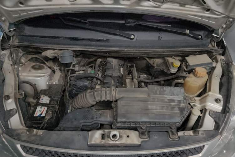 Used Wuling Rongguang V 2018 1.5L Practical Version Engine Bay