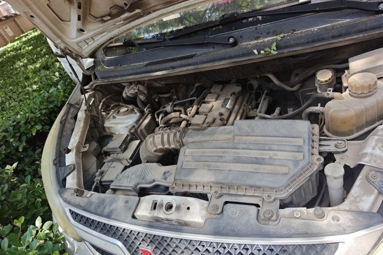 Used Wuling Rongguang V 2018 1.5L Practical Version Engine Bay