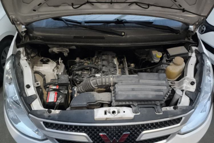 Used Wuling Rongguang V 2018 1.5L Practical Version Engine Bay