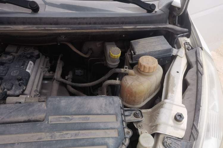 Used Wuling Rongguang V 2018 1.5L Standard Version Engine Bay Left
