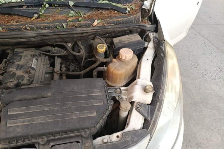 Used Wuling Rongguang V 2018 1.5L Practical Version Engine Bay Left