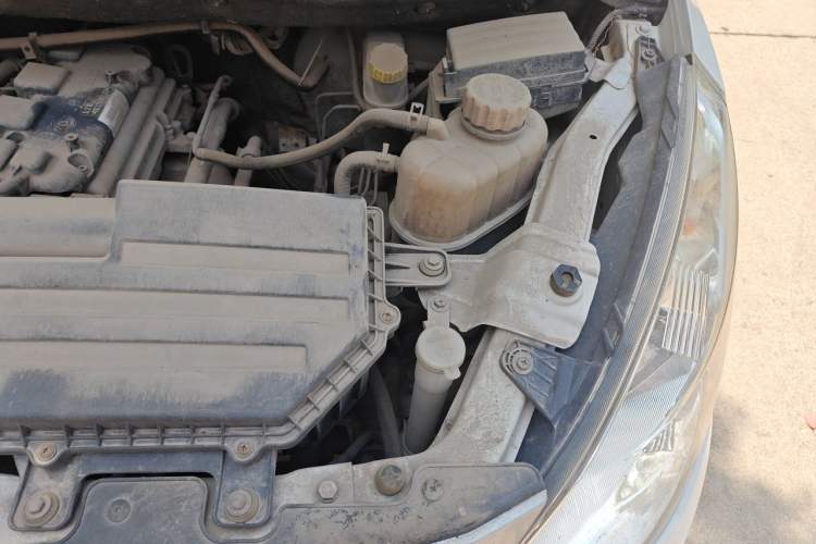Used Wuling Rongguang V 2018 1.5L Practical Version Engine Bay Left
