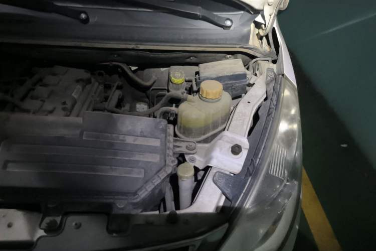 Used Wuling Rongguang V 2018 1.5L Standard Version Engine Bay Left