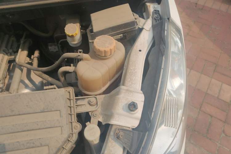 Used Wuling Rongguang V 2018 1.5L Standard Version Engine Bay Left