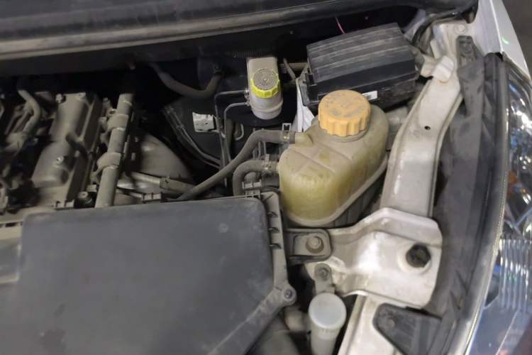 Used Wuling Rongguang V 2018 1.2L Practical Model Engine Bay Left