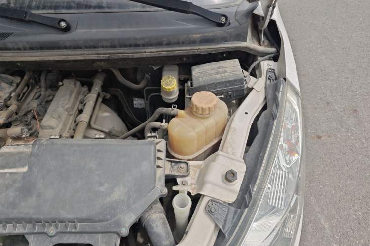 Used Wuling Rongguang V 2018 1.2L Practical Model Engine Bay Left