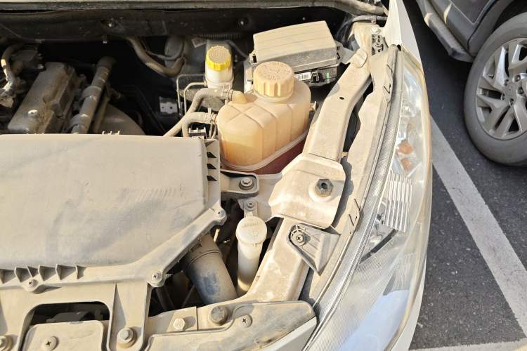 Used Wuling Rongguang V 2018 1.2L Practical Model Engine Bay Left