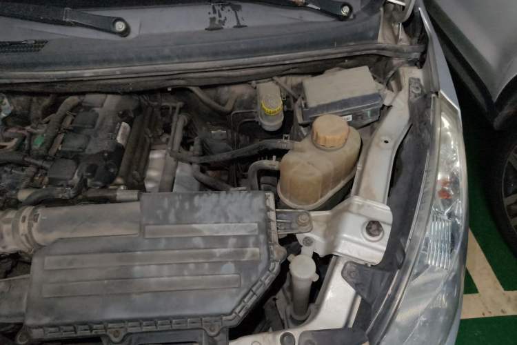 Used Wuling Rongguang V 2018 1.5L Practical Version Engine Bay Left