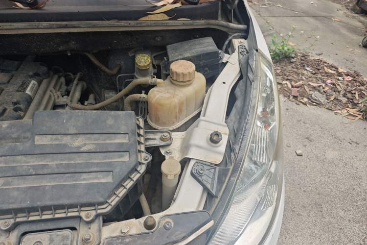 Used Wuling Rongguang V 2018 1.5L Standard Version Engine Bay Left