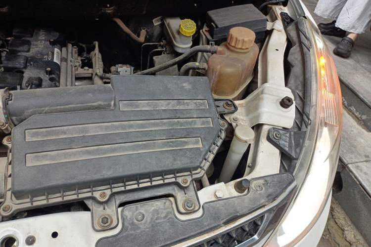 Used Wuling Rongguang V 2018 1.5L Standard Version Engine Bay Left