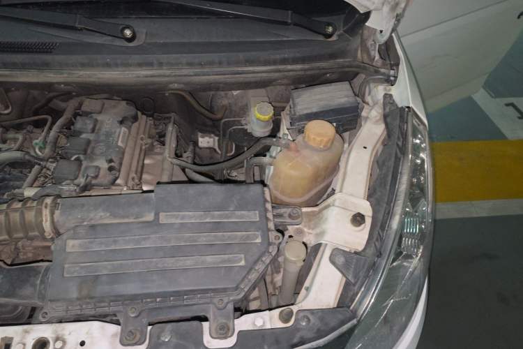 Used Wuling Rongguang V 2018 1.5L Standard Version Engine Bay Left