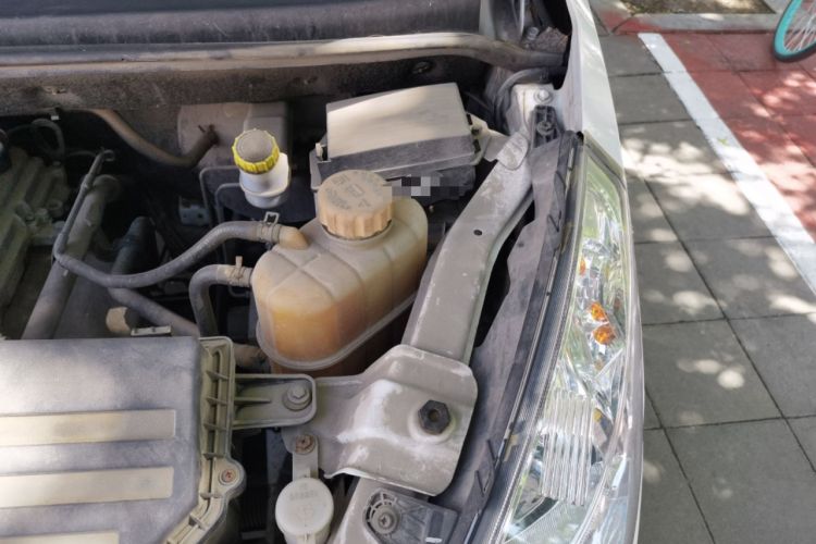 Used Wuling Rongguang V 2018 1.5L Practical Version Engine Bay Left