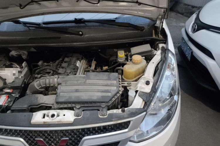 Used Wuling Rongguang V 2018 1.5L Practical Version Engine Bay Left