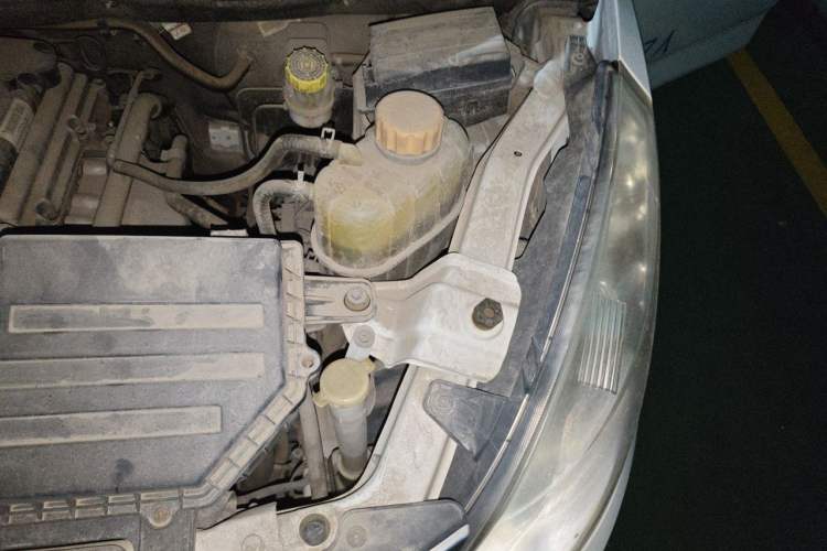 Used Wuling Rongguang V 2018 1.5L Standard Version Engine Bay Left