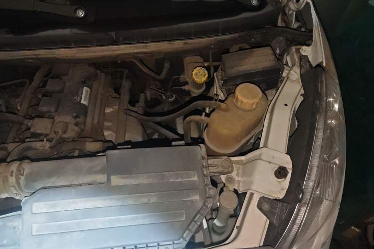 Used Wuling Rongguang V 2018 1.5L Standard Version Engine Bay Left