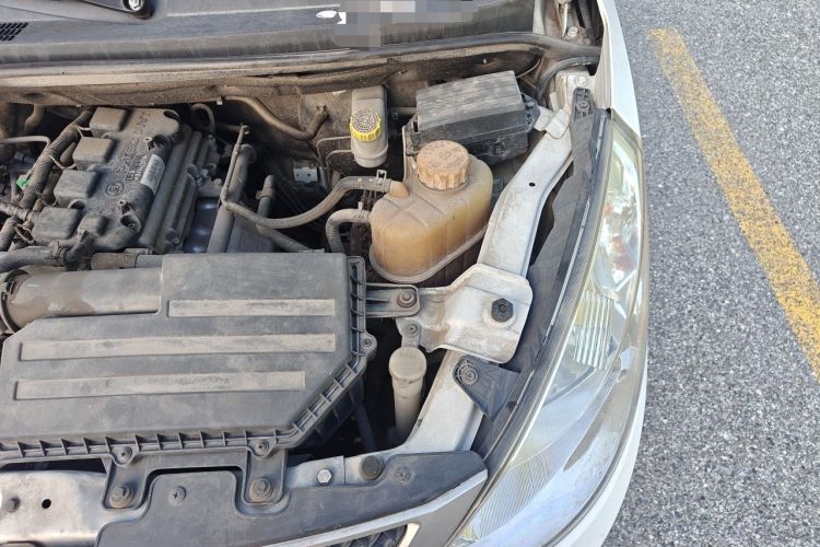 Used Wuling Rongguang V 2018 1.5L Practical Version Engine Bay Left