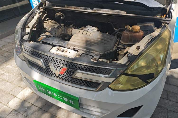 Used Wuling Rongguang V 2018 1.5L Practical Version Engine Bay Left