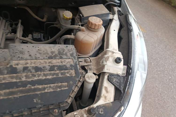 Used Wuling Rongguang V 2018 1.5L Standard Version Engine Bay Left