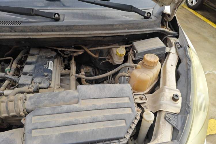 Used Wuling Rongguang V 2018 1.5L Practical Version Engine Bay Left