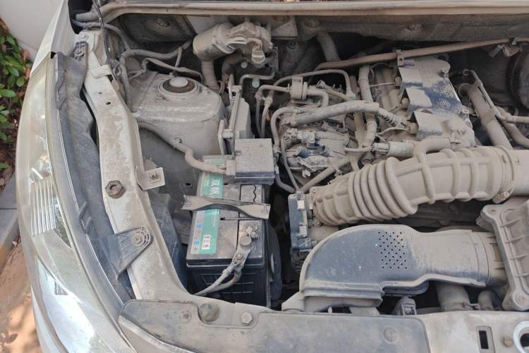 Used Wuling Rongguang V 2018 1.5L Practical Version Engine Bay Right