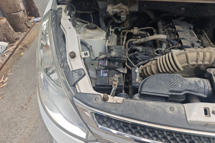 Used Wuling Rongguang V 2018 1.5L Standard Version Engine Bay Right