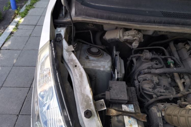 Used Wuling Rongguang V 2018 1.5L Practical Version Engine Bay Right