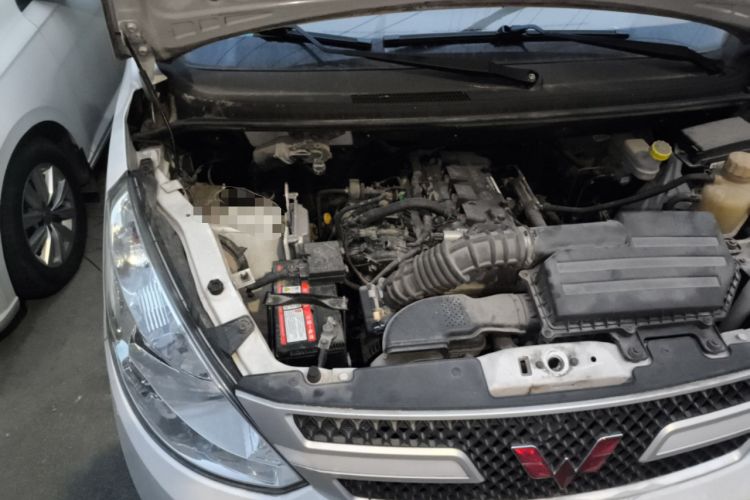 Used Wuling Rongguang V 2018 1.5L Practical Version Engine Bay Right