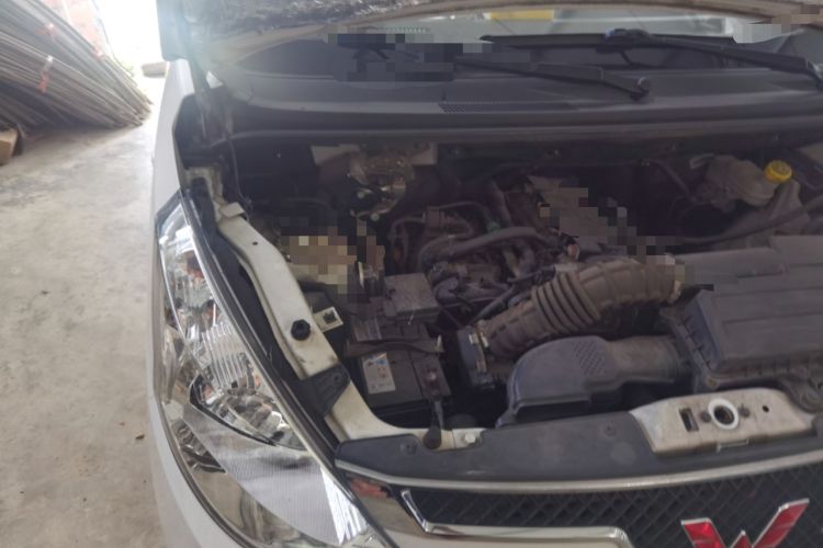 Used Wuling Rongguang V 2018 1.5L Standard Version Engine Bay Right