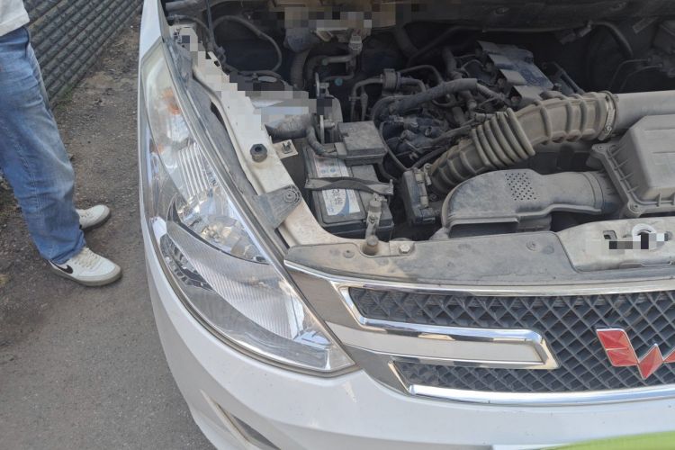 Used Wuling Rongguang V 2018 1.5L Standard Version Engine Bay Right