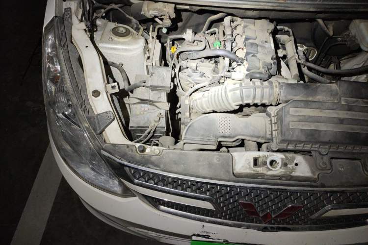 Used Wuling Rongguang V 2018 1.5L Standard Version Engine Bay Right