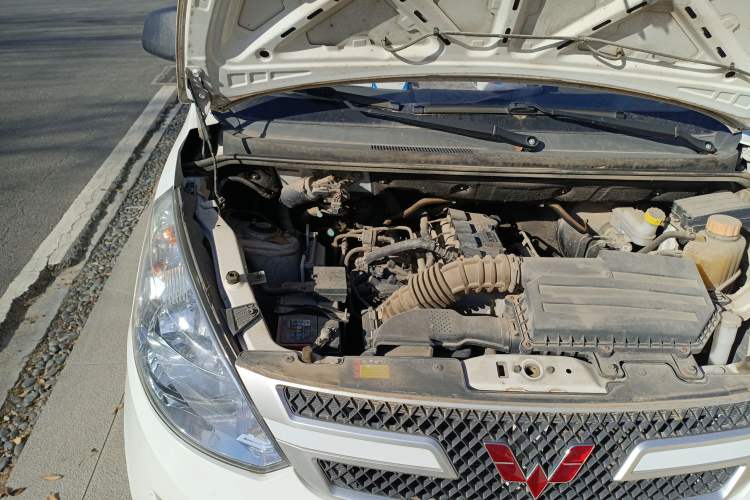 Used Wuling Rongguang V 2018 1.5L Practical Version Engine Bay Right