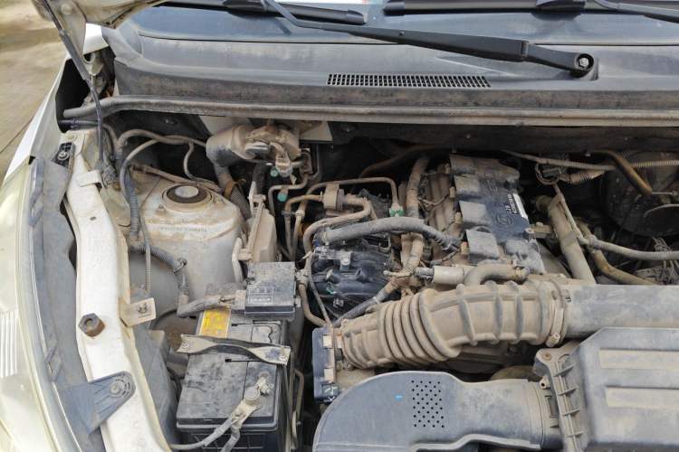 Used Wuling Rongguang V 2018 1.5L Practical Version Engine Bay Right