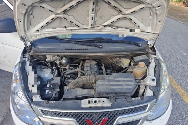 Used Wuling Rongguang V 2018 1.5L Practical Version Engine Bay