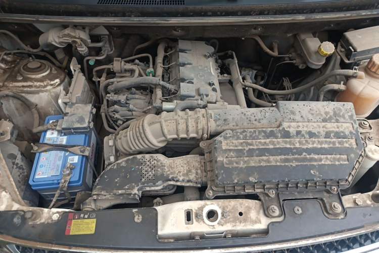 Used Wuling Rongguang V 2018 1.5L Standard Version Engine Bay
