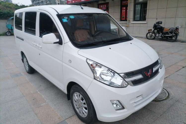 Used Wuling Rongguang V 2018 1.2L Standard Model Front Right 45 Deg