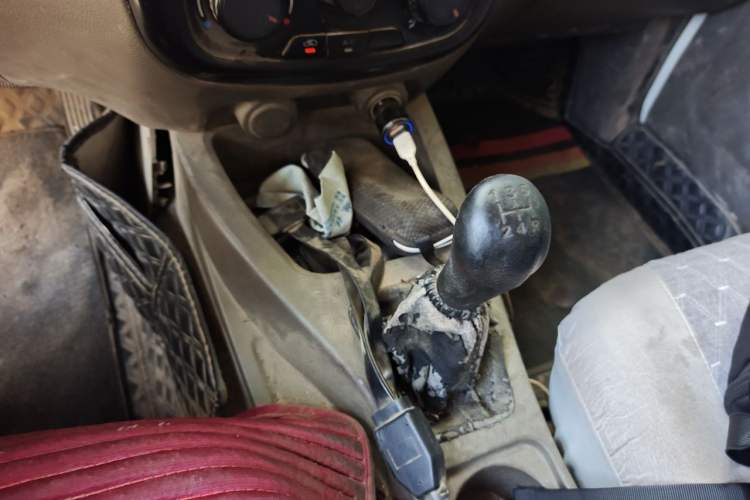 Used Wuling Rongguang V 2018 1.5L Practical Version Gear Lever