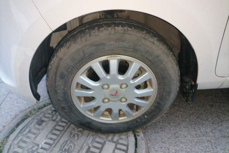 Used Wuling Rongguang V 2018 1.2L Standard Model Left Front Wheel Hub