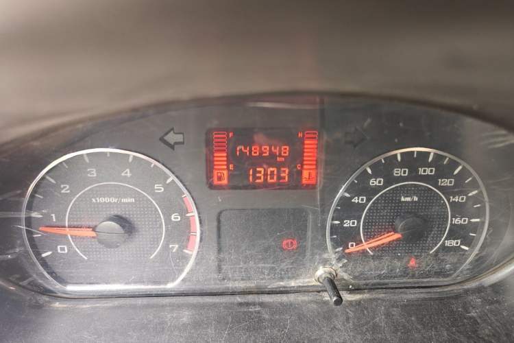 Used Wuling Rongguang V 2018 1.5L Practical Version Odometer Close Up