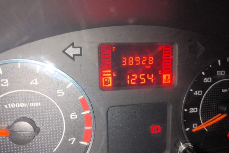 Used Wuling Rongguang V 2018 1.2L Practical Model Odometer Close Up