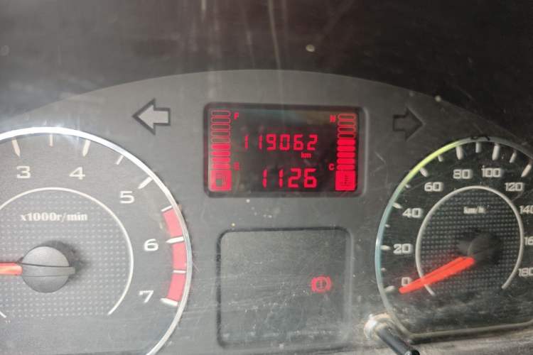 Used Wuling Rongguang V 2018 1.2L Practical Model Odometer Close Up